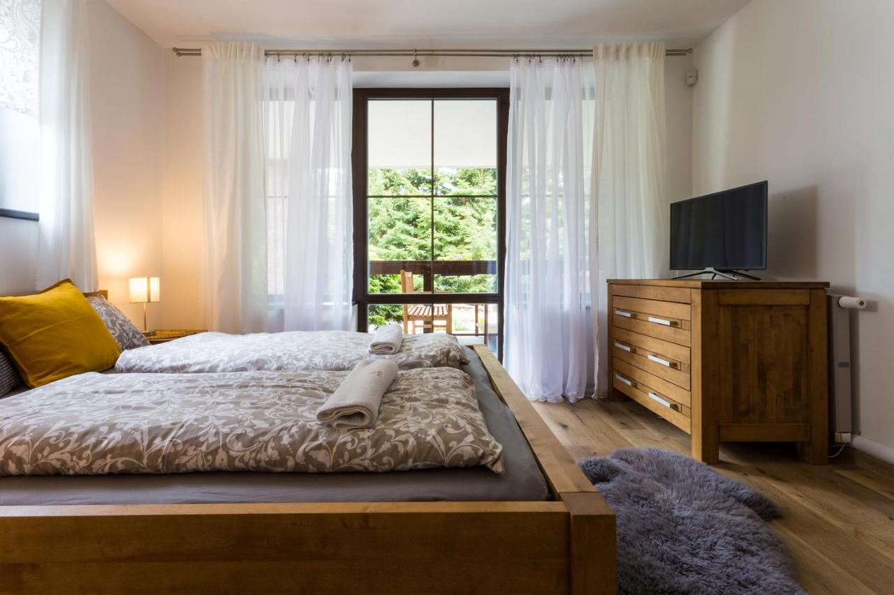 Jensen Apartment *